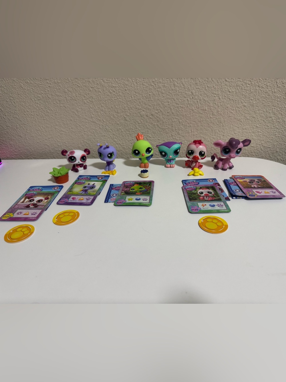 Littlest Pet Shop Mini Figures - lot of 6, accessories 4 included, three tokens.